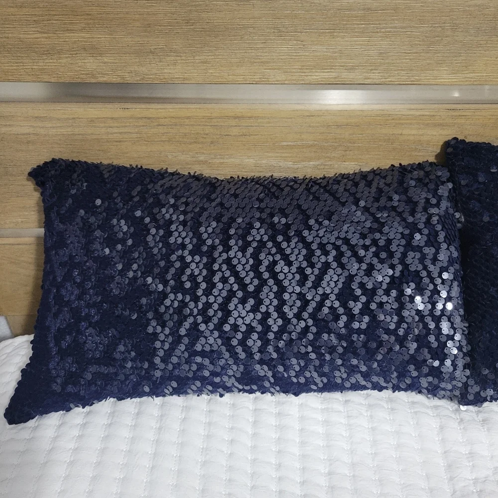 Aviva Stanoff Set of 2 rectangular throw pillows 12" x 20" NEW VELVET/Sequin - Picture 3 of 7